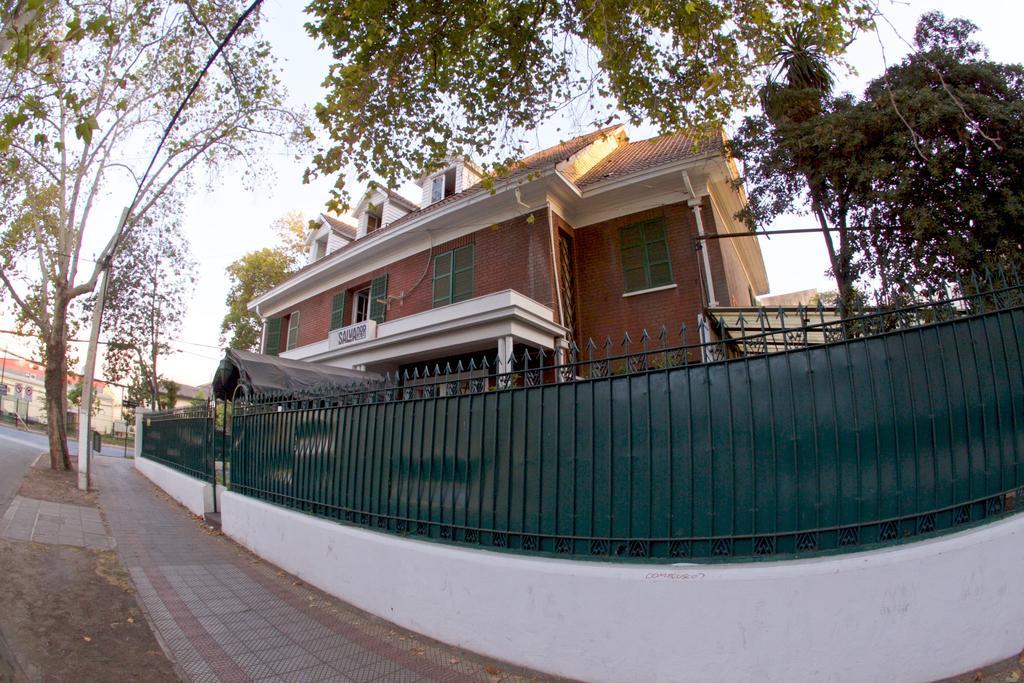Salvador Hostal & Cafe 圣地亚哥 外观 照片