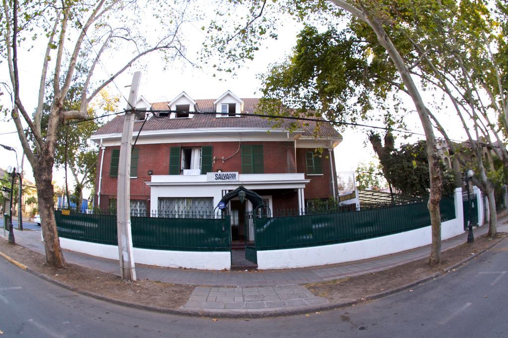 Salvador Hostal & Cafe 圣地亚哥 外观 照片