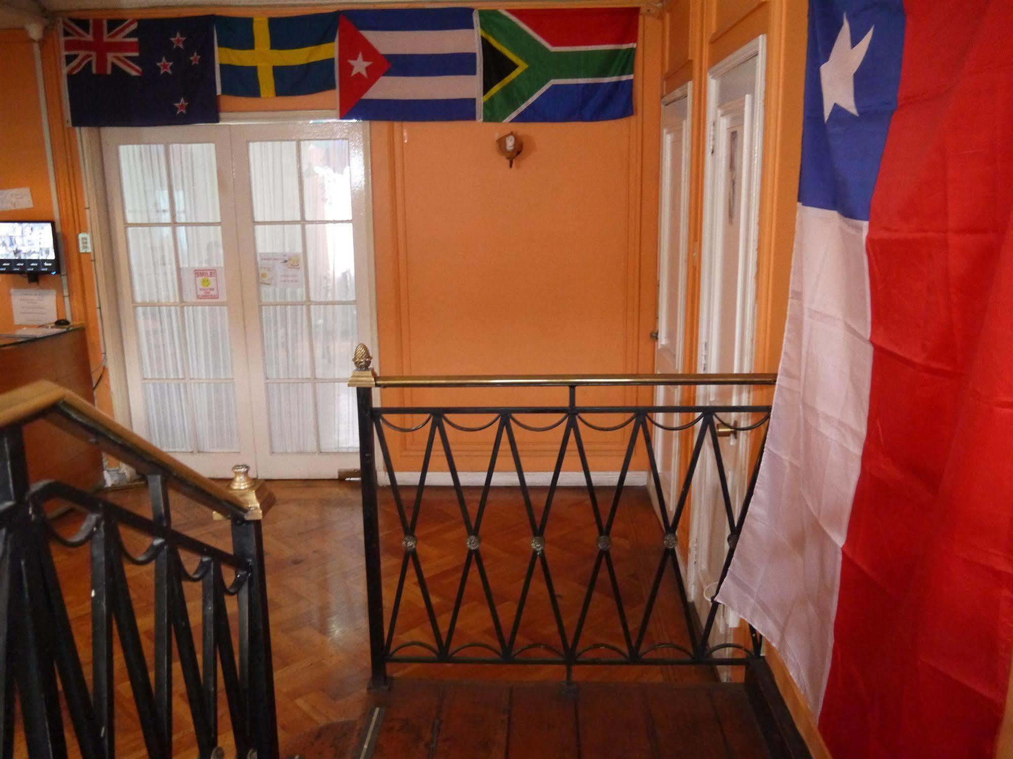 Salvador Hostal & Cafe 圣地亚哥 外观 照片
